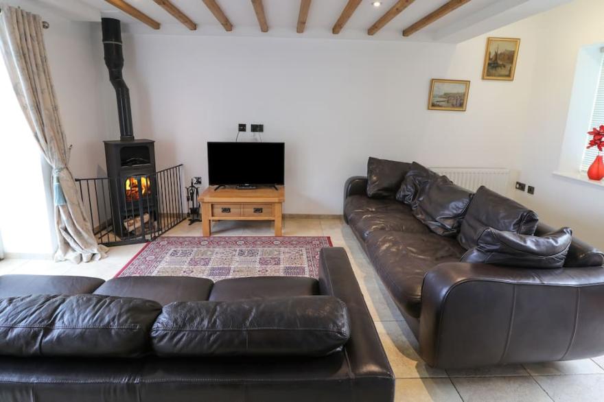 KINGFISHER, pet friendly, with open fire in Whitby