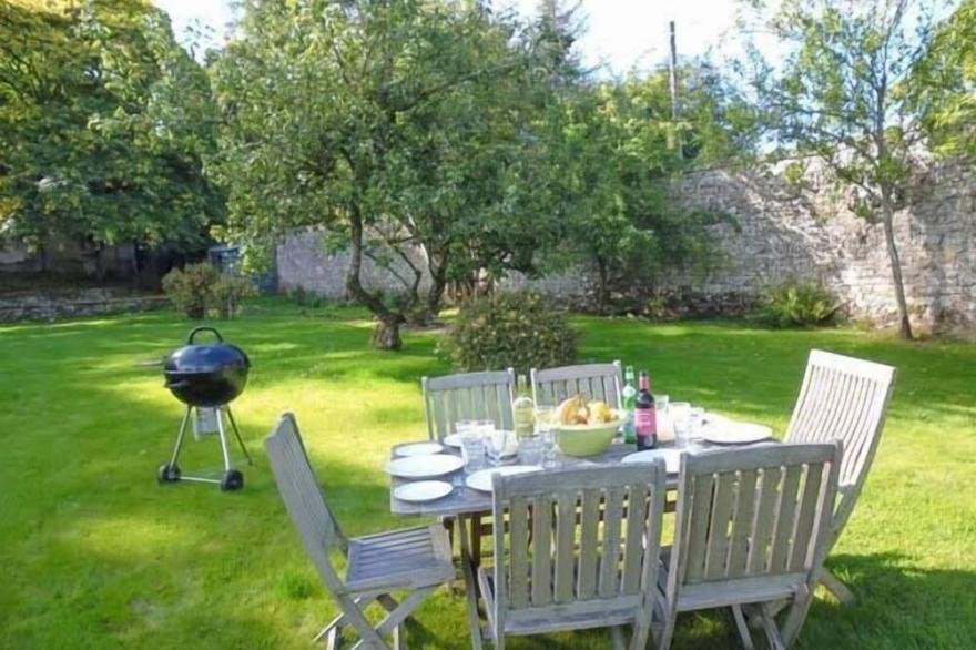 THE COACH HOUSE, pet friendly, with open fire in Bellingham