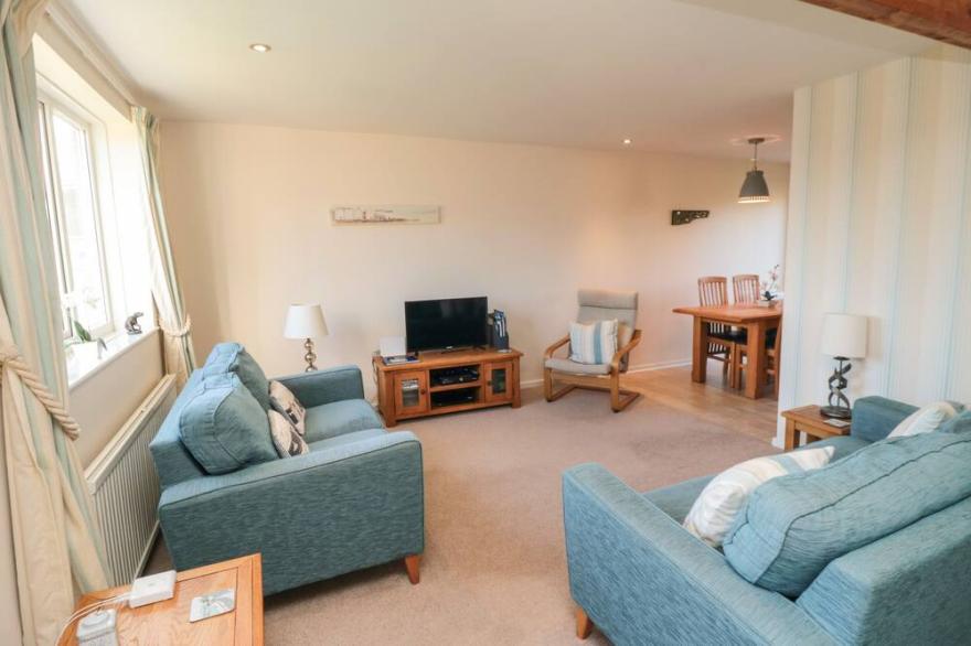 NUMBER SIX, family friendly, with a garden in Scarborough