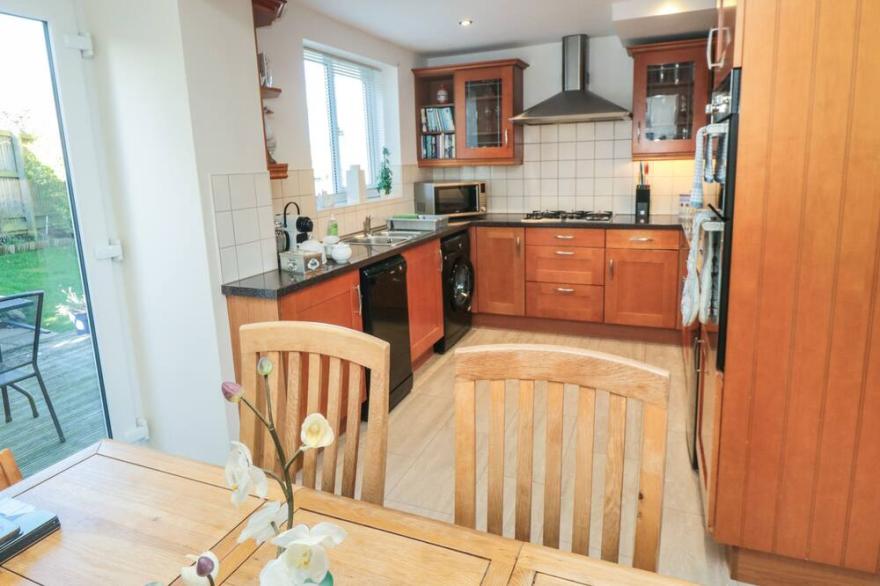 NUMBER SIX, family friendly, with a garden in Scarborough