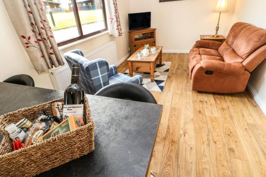 PRIMROSE LODGE, pet friendly, with a garden in Saltburn-By-The-Sea