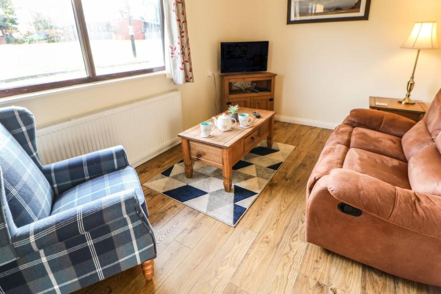 PRIMROSE LODGE, pet friendly, with a garden in Saltburn-By-The-Sea