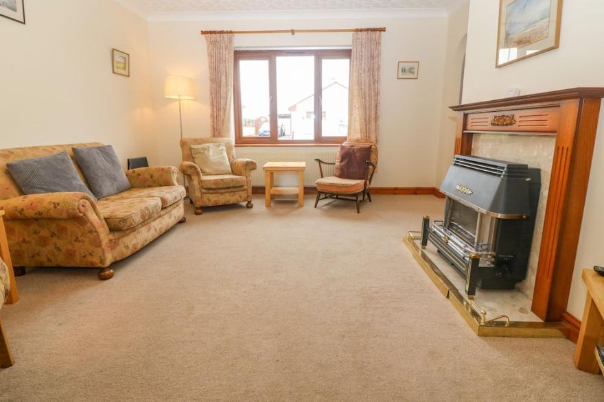 ARWELFA, family friendly, country holiday cottage in Valley
