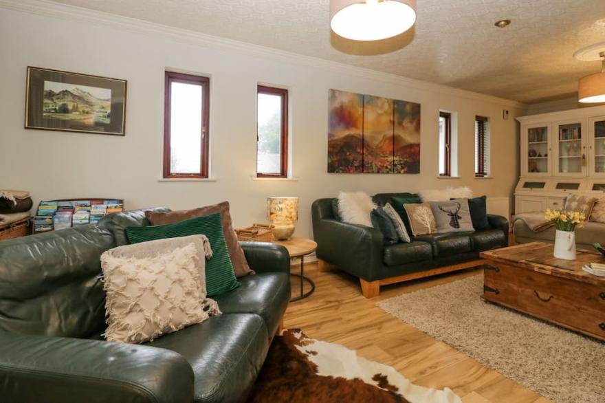 SANDOWN, pet friendly, with a garden in Bowness-On-Windermere