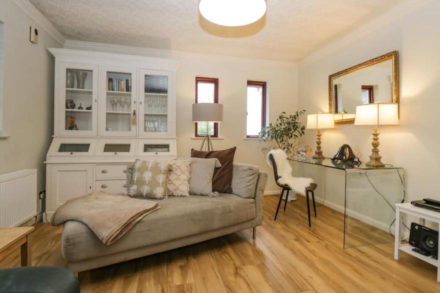 SANDOWN, pet friendly, with a garden in Bowness-On-Windermere