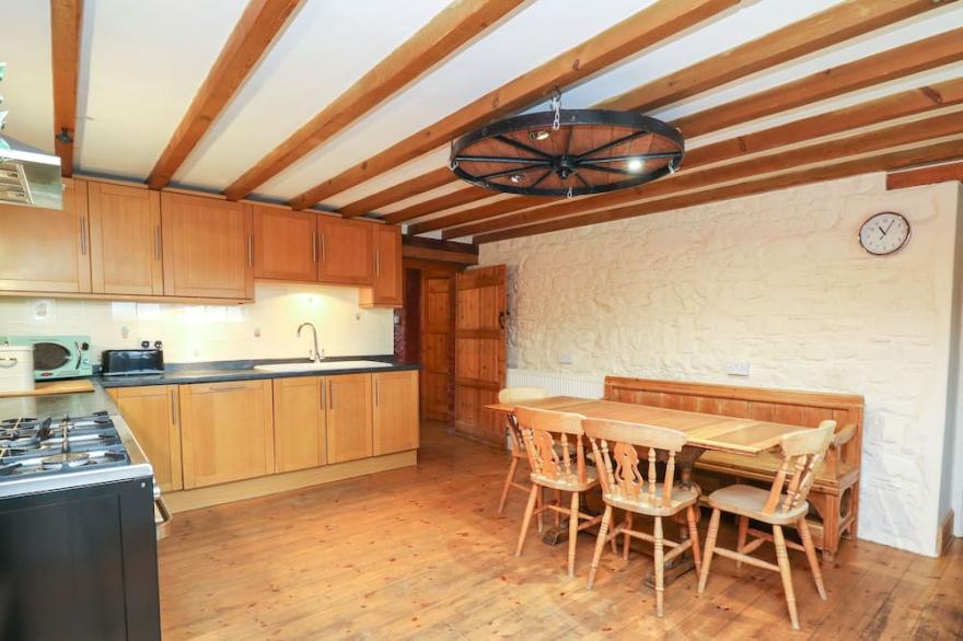 THE FARMHOUSE, pet friendly, character holiday cottage in Aberaeron