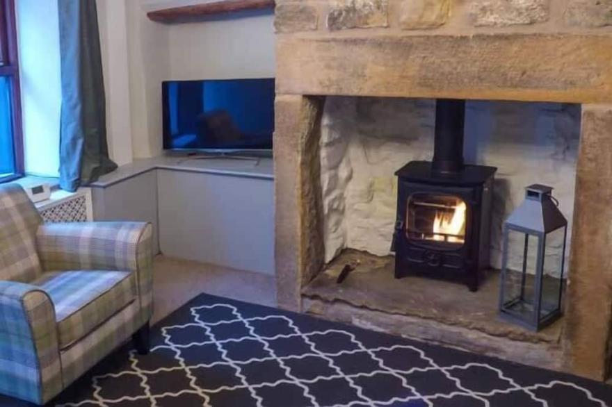 88 REGENT STREET, pet friendly, with open fire in Waddington