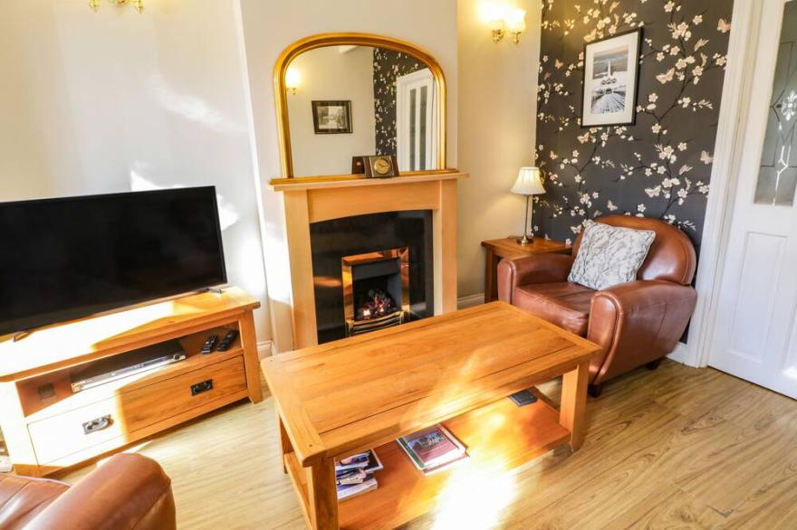 BANNISTER COTTAGE, pet friendly in Saltburn-By-The-Sea
