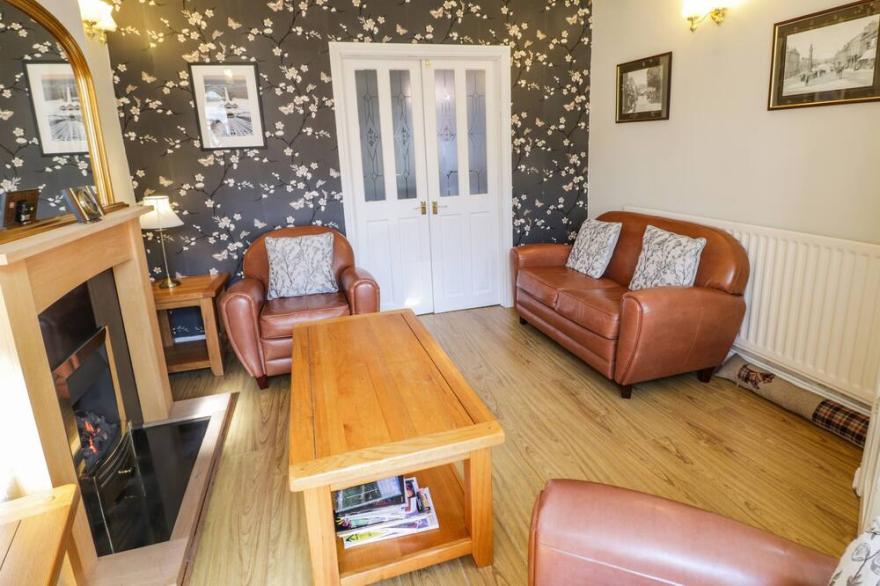 BANNISTER COTTAGE, pet friendly in Saltburn-By-The-Sea
