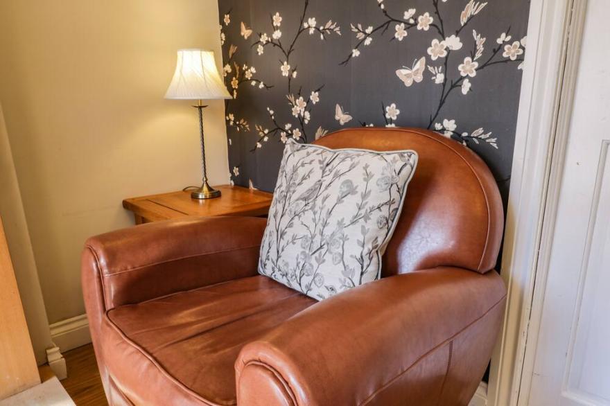 BANNISTER COTTAGE, pet friendly in Saltburn-By-The-Sea