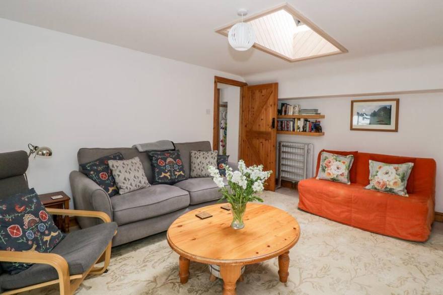 THE COACH HOUSE, romantic, country holiday cottage in Bitton