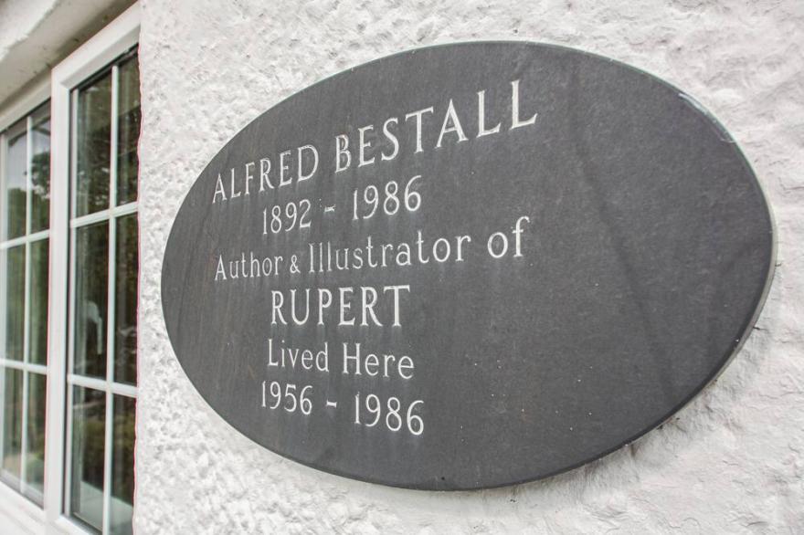 PENLAN, pet friendly, character holiday cottage in Beddgelert