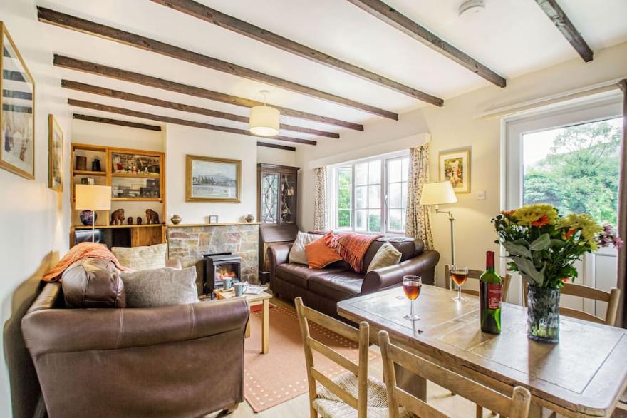 PENLAN, pet friendly, character holiday cottage in Beddgelert