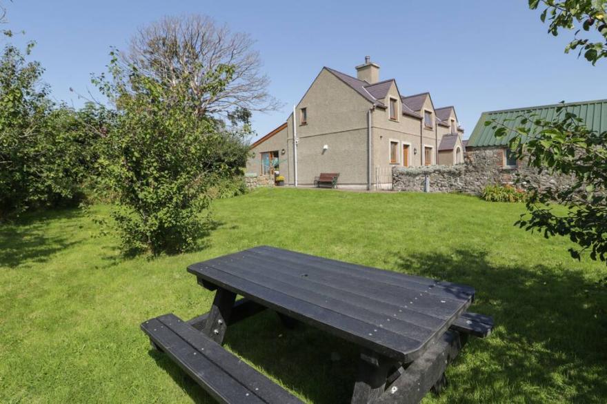 CAER MOEL, family friendly, character holiday cottage in Caernarfon