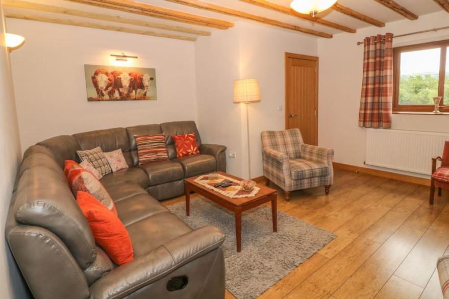 CAER MOEL, family friendly, character holiday cottage in Caernarfon