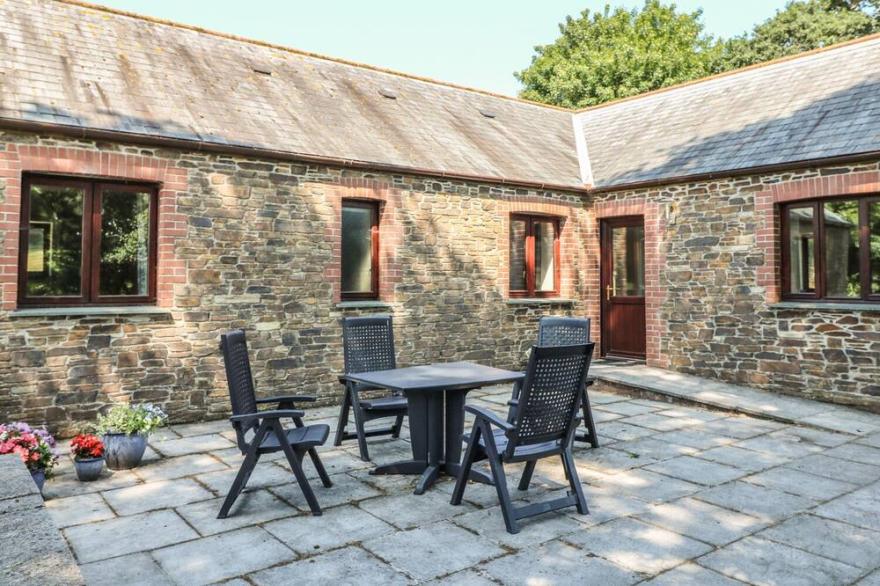 THE OAKS, family friendly, luxury holiday cottage in Looe