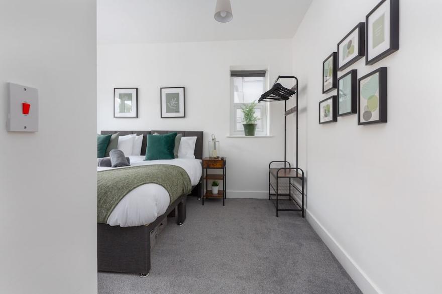 Superior One Bed Apartment, Sleeps 4, Central Location
