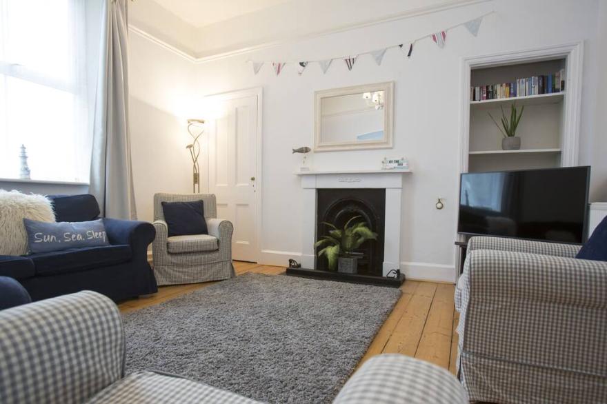 6 ABBEY TERRACE, family friendly, character holiday cottage in Whitby