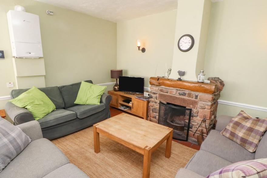 MELLFELL COTTAGE, pet friendly, with open fire in Watermillock