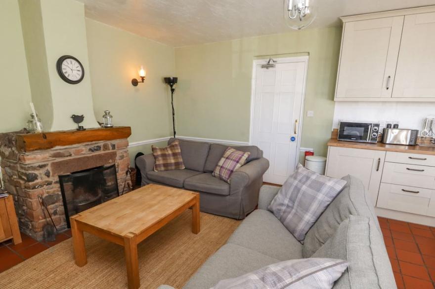 MELLFELL COTTAGE, pet friendly, with open fire in Watermillock