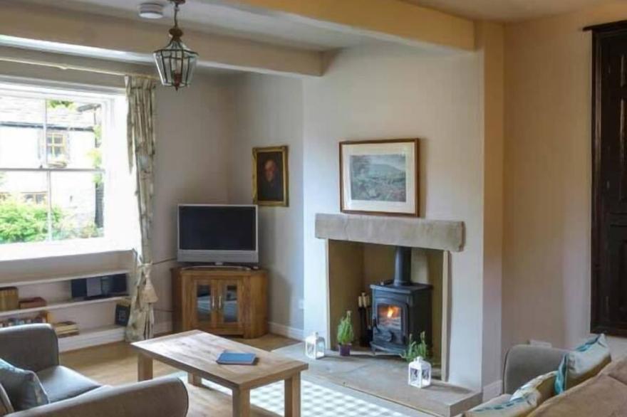 THE OLD FORGE, luxury holiday cottage, with open fire in Haworth