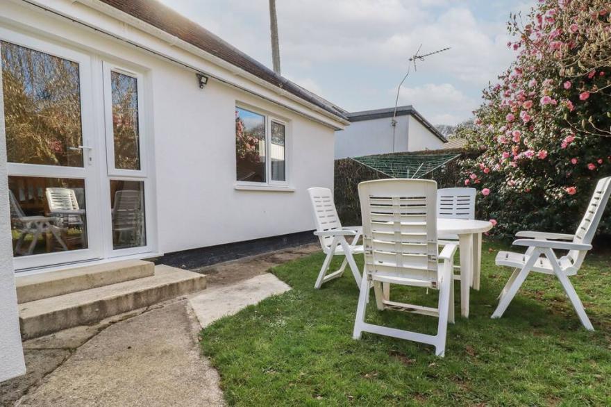 5 CARLYON ROAD, pet friendly, with open fire in Playing Place