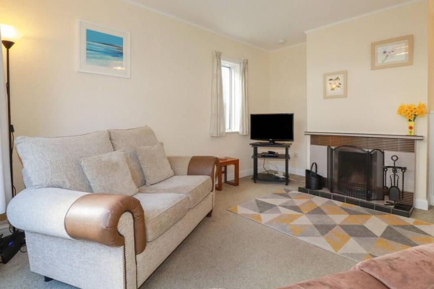 5 CARLYON ROAD, pet friendly, with open fire in Playing Place