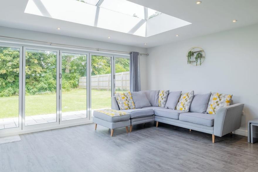 Spacious and lovely 5 bed property <br>Ample and free parking