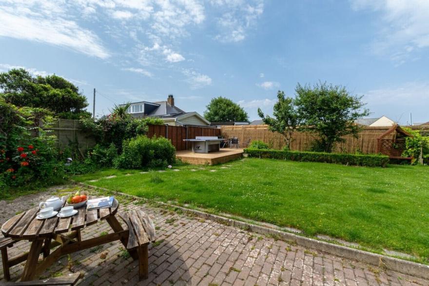 Little Birds - Three Bedroom House, Sleeps 6