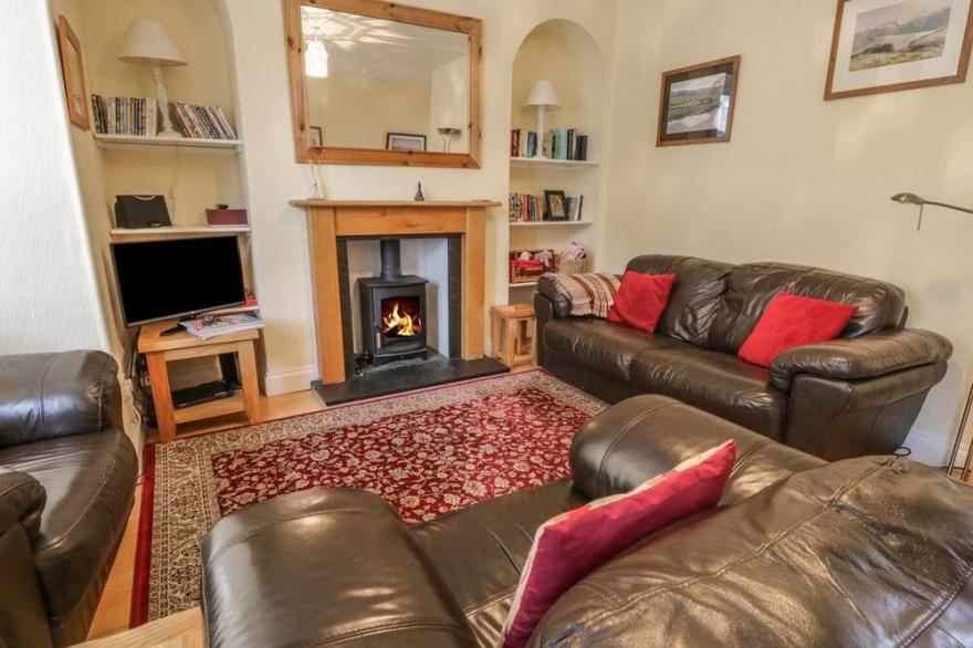 LAMB COTTAGE, pet friendly, with open fire in Bowness-On-Windermere