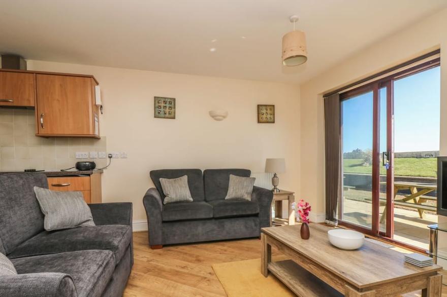 SURFSIDE, pet friendly, country holiday cottage in Marazion