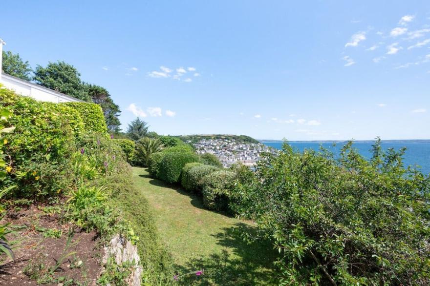 Dolphin Rise - Four Bedroom House, Sleeps 8