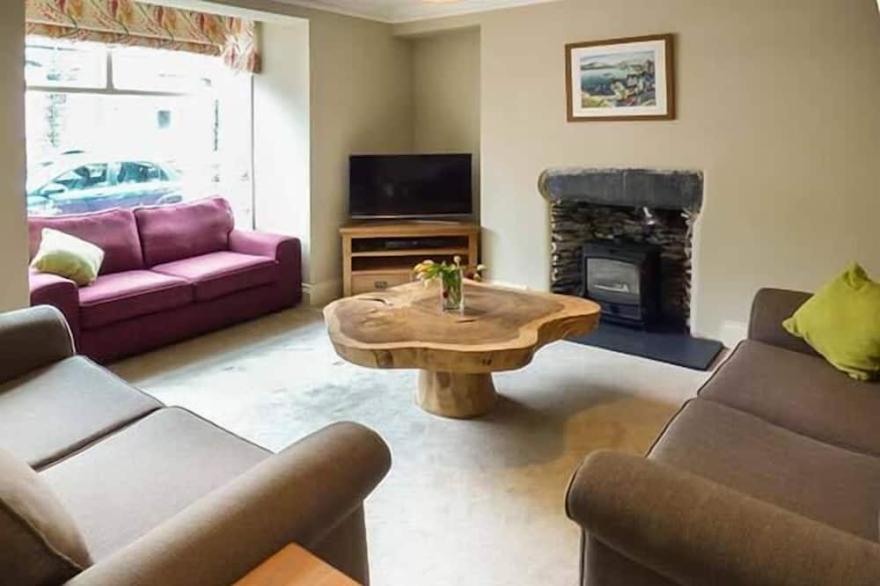 PARKGATE, pet friendly, with open fire in Bowness-On-Windermere