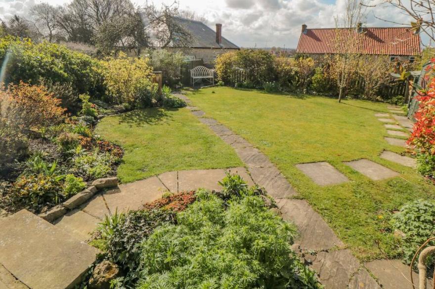 KEEP COTTAGE, pet friendly, luxury holiday cottage in Pickering