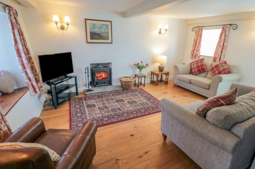 KEEP COTTAGE, pet friendly, luxury holiday cottage in Pickering