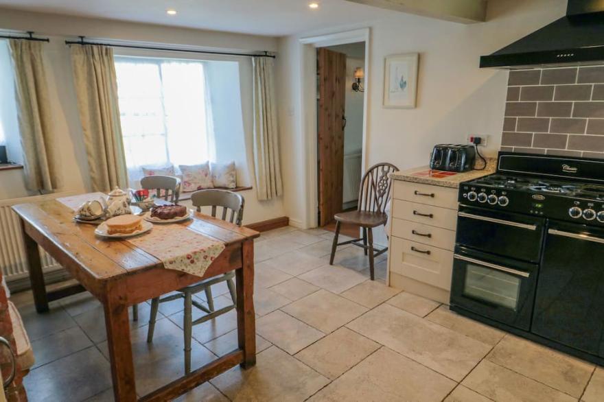 KEEP COTTAGE, pet friendly, luxury holiday cottage in Pickering