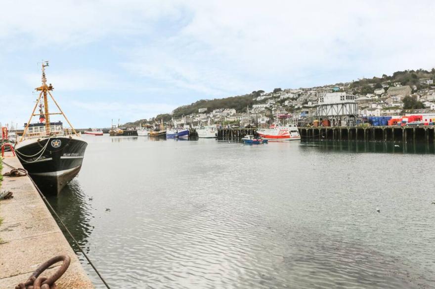 TREVORROW HOUSE, family friendly, character holiday cottage in Newlyn