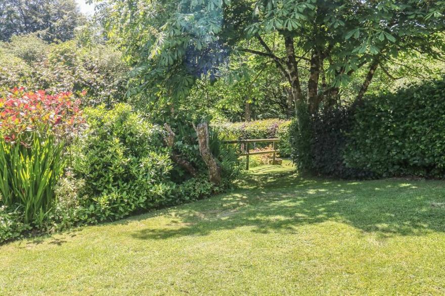 MEADOW LEA, pet friendly, character holiday cottage in Pensilva