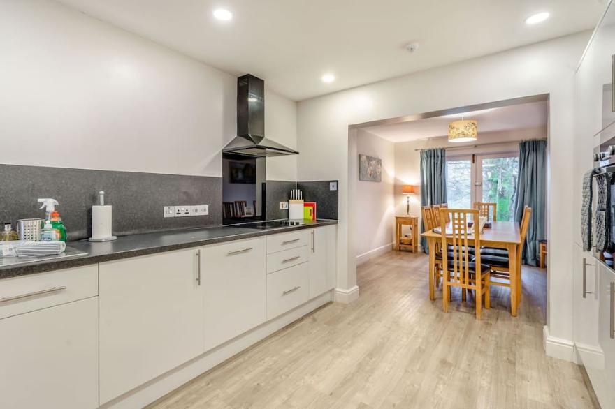 BEECH - WOODLAND COTTAGES, family friendly in Bowness-On-Windermere