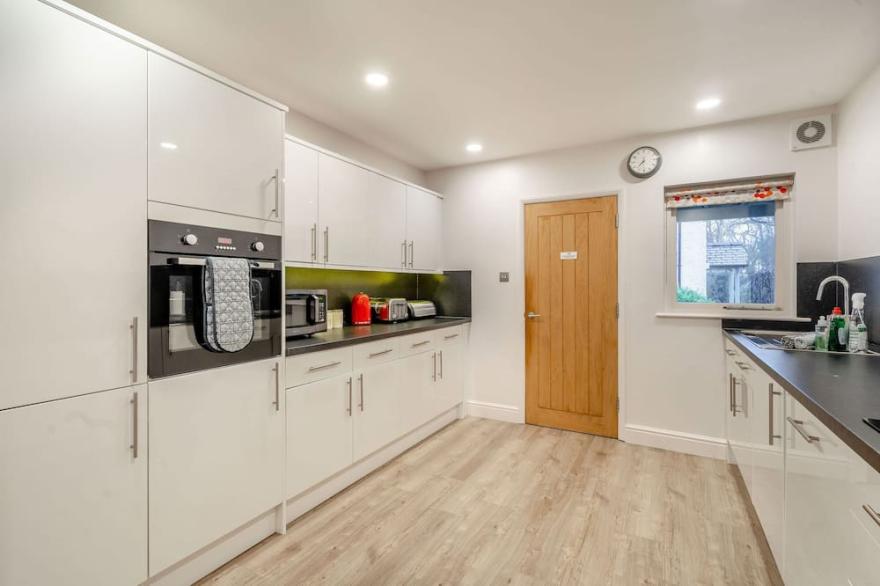 BEECH - WOODLAND COTTAGES, family friendly in Bowness-On-Windermere