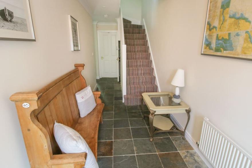 THE SHIPWRIGHTS, family friendly, with a garden in Whitby