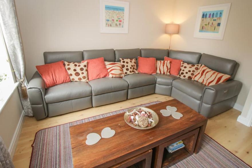 THE SHIPWRIGHTS, family friendly, with a garden in Whitby