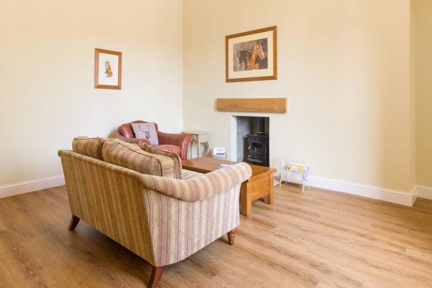 THE COACH HOUSE, family friendly, luxury holiday cottage in Belford