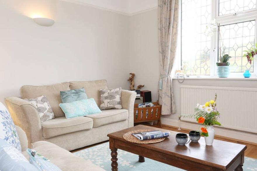 MUDDYKINS COTTAGE, pet friendly, with open fire in Barnstaple