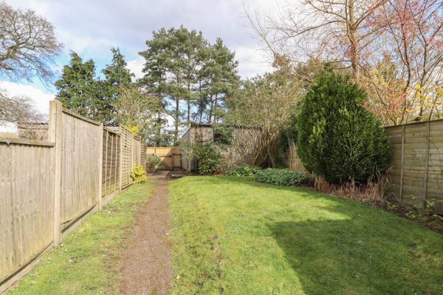 2 ORGANSDALE COTTAGES, pet friendly, with open fire in Kelsall