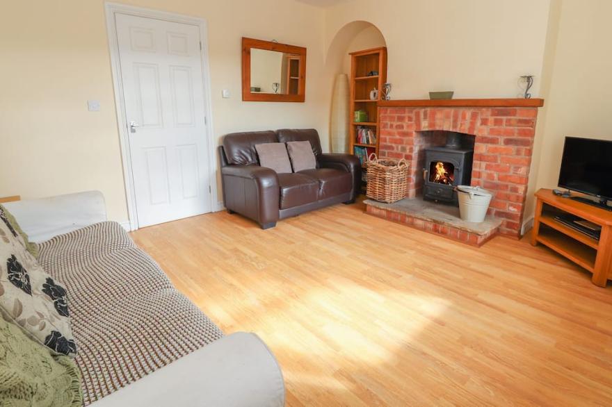 2 ORGANSDALE COTTAGES, pet friendly, with open fire in Kelsall