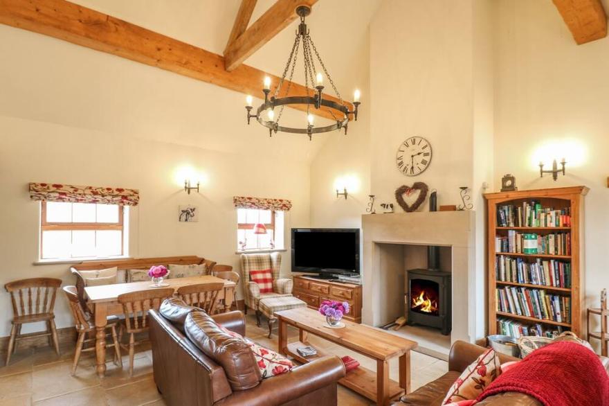 THE COW BARN, family friendly, character holiday cottage in Alport