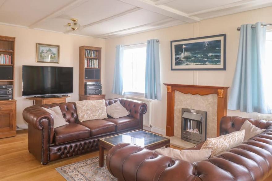 11 PENDARVES, pet friendly, with a garden in St Merryn