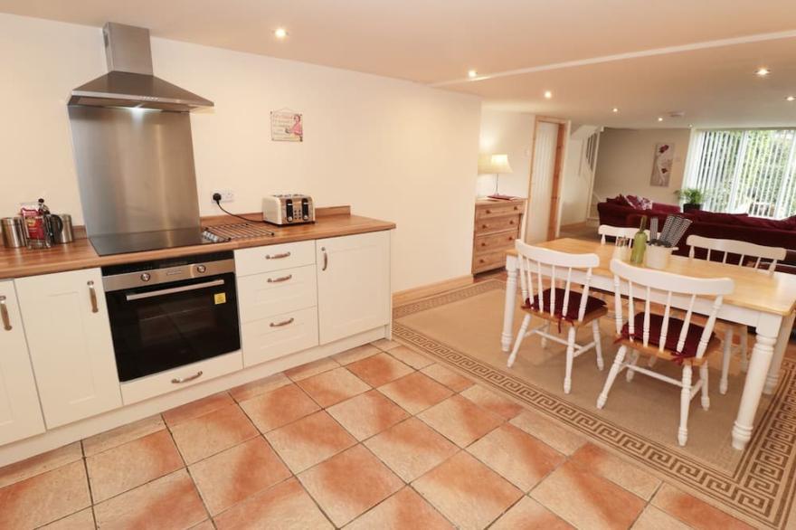 THE NOOK AT TIMBERS, family friendly in Great Longstone