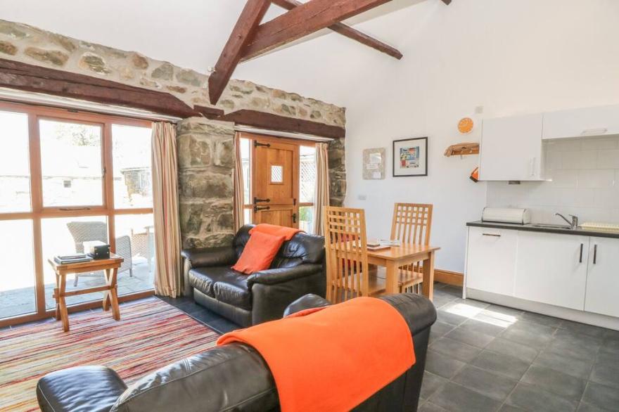 BWTHYN BACH, pet friendly, luxury holiday cottage in Talybont